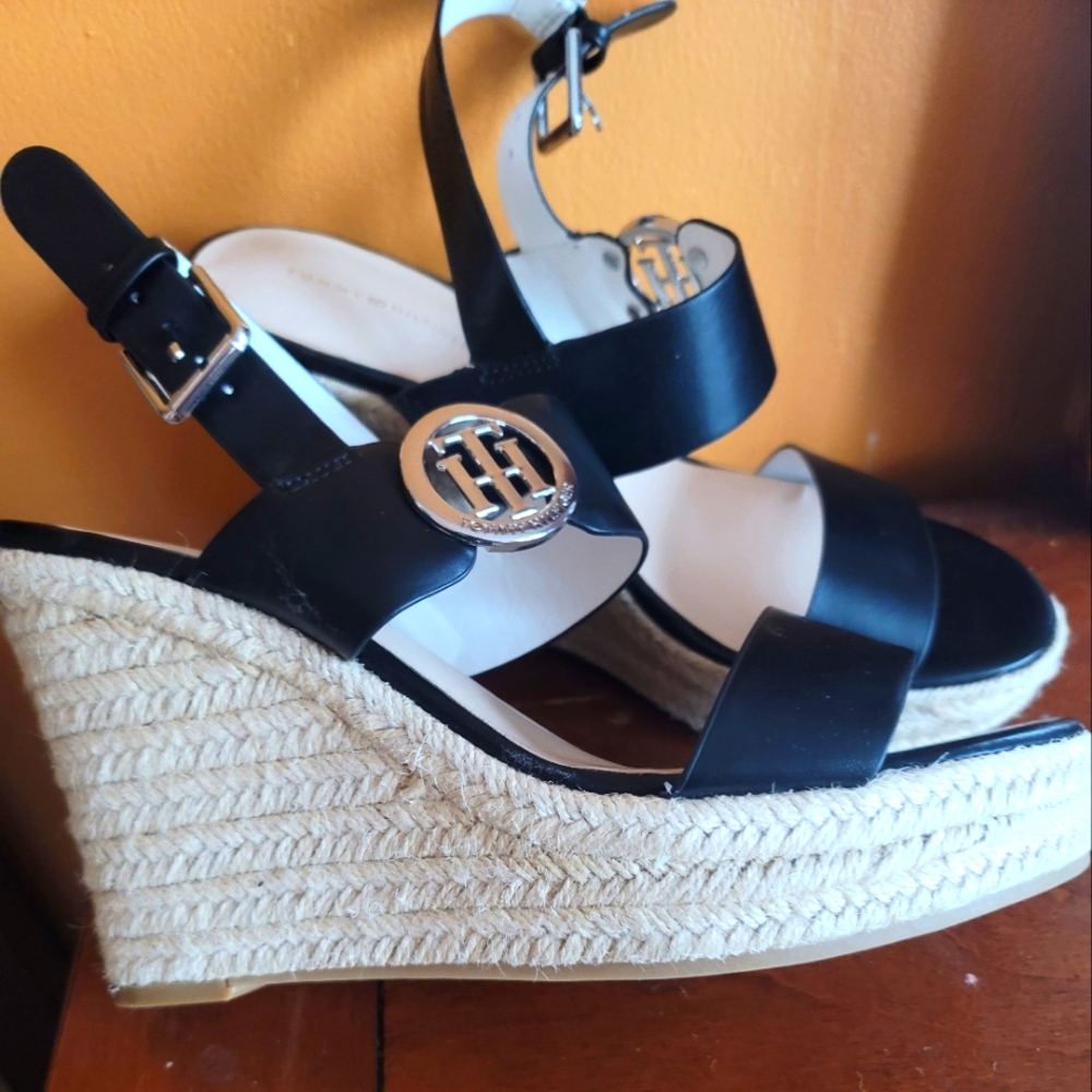 Tommy Hilfiger ladies black leather wedge with TH buckle logo. Size 10